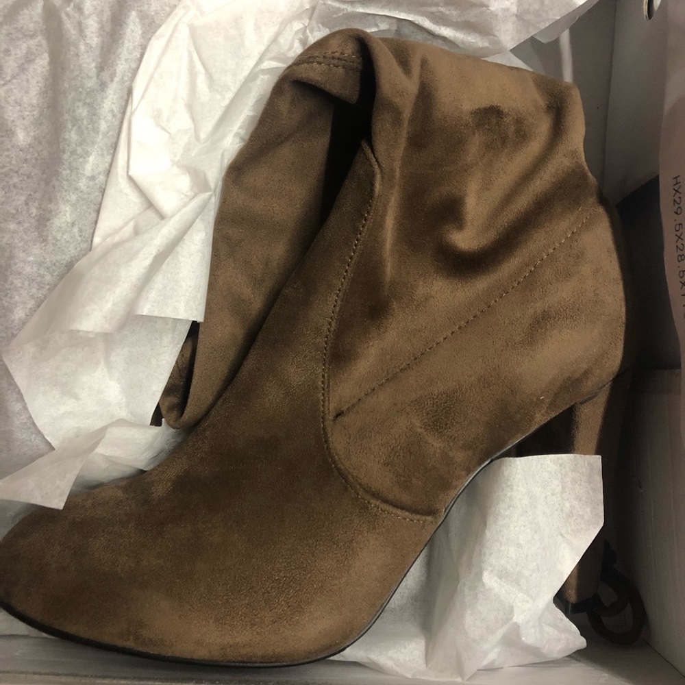 NIB Cape Robbin over knee taupe boots - Picture 3 of 5